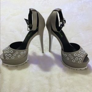 Gray & white 5” heels with a 1 1/2 inch platform
